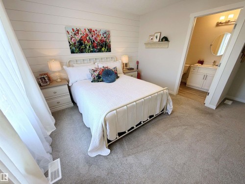 95 50 Mclaughlin Drive, Spruce Grove, AB - Indoor Photo Showing Bedroom