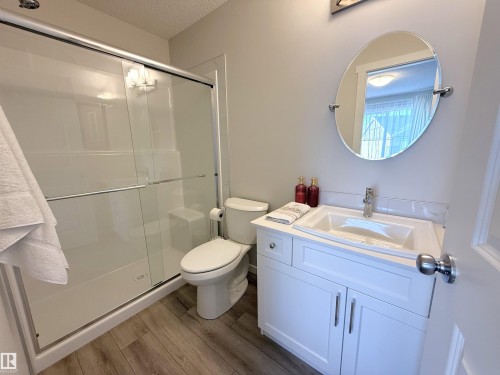 95 50 Mclaughlin Drive, Spruce Grove, AB - Indoor Photo Showing Bathroom