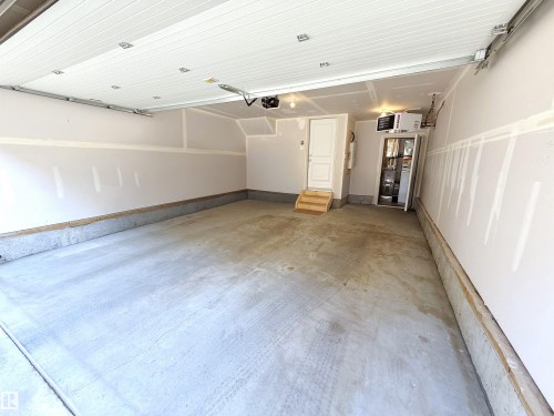 95 50 Mclaughlin Drive, Spruce Grove, AB - Indoor Photo Showing Garage