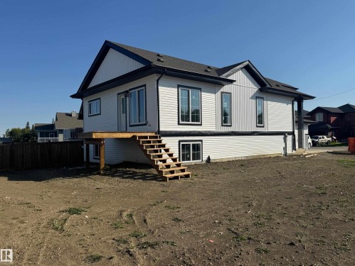 12 Southbridge Crescent, Calmar, AB - Outdoor