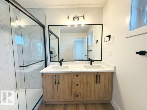 12 Southbridge Crescent, Calmar, AB - Indoor Photo Showing Bathroom