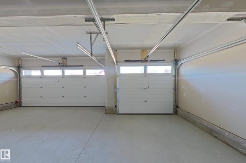 12 Southbridge Crescent, Calmar, AB - Indoor Photo Showing Garage
