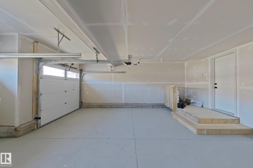 12 Southbridge Crescent, Calmar, AB - Indoor Photo Showing Garage