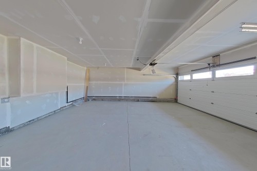 12 Southbridge Crescent, Calmar, AB - Indoor Photo Showing Garage