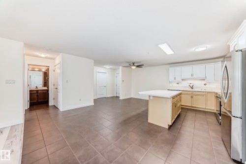 125 278 Suder Greens Drive, Edmonton, AB - Indoor Photo Showing Kitchen