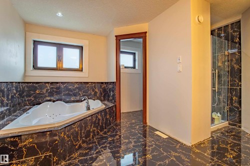 4103 Westcliff Heath Heath Sw, Edmonton, AB - Indoor Photo Showing Bathroom