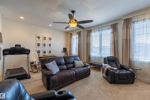 9 Southbridge Crescent, Calmar, AB - Indoor Photo Showing Living Room