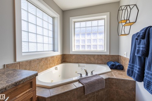 9 Southbridge Crescent, Calmar, AB - Indoor Photo Showing Bathroom
