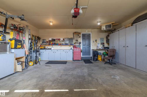 9 Southbridge Crescent, Calmar, AB - Indoor Photo Showing Garage