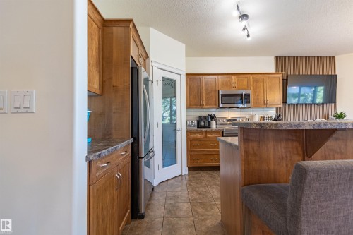 9 Southbridge Crescent, Calmar, AB - Indoor Photo Showing Kitchen