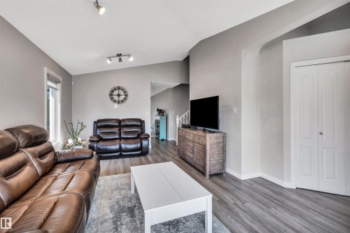 78 Deer Park Boulevard, Spruce Grove, AB - Indoor Photo Showing Living Room