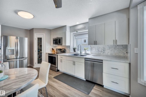 78 Deer Park Boulevard, Spruce Grove, AB - Indoor Photo Showing Kitchen With Stainless Steel Kitchen With Double Sink
