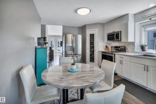 78 Deer Park Boulevard, Spruce Grove, AB - Indoor Photo Showing Dining Room
