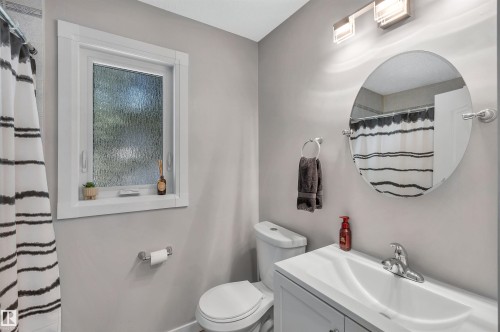 78 Deer Park Boulevard, Spruce Grove, AB - Indoor Photo Showing Bathroom