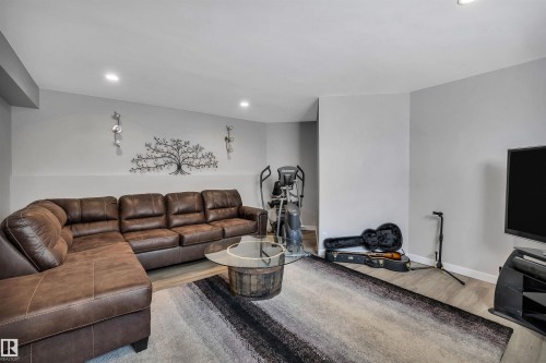 78 Deer Park Boulevard, Spruce Grove, AB - Indoor Photo Showing Living Room