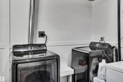 78 Deer Park Boulevard, Spruce Grove, AB - Indoor Photo Showing Laundry Room