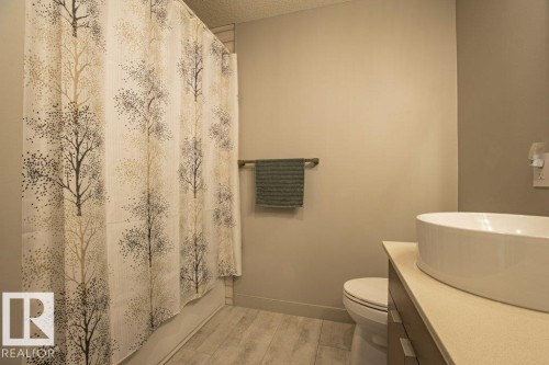 6013 Naden Landing Landing, Edmonton, AB - Indoor Photo Showing Bathroom
