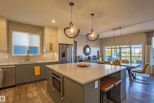 6013 Naden Landing Landing, Edmonton, AB - Indoor Photo Showing Kitchen With Upgraded Kitchen