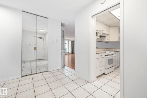 802 11920 100 Avenue, Edmonton, AB - Indoor