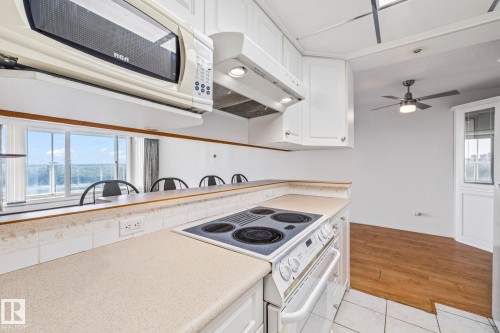 802 11920 100 Avenue, Edmonton, AB - Indoor Photo Showing Kitchen