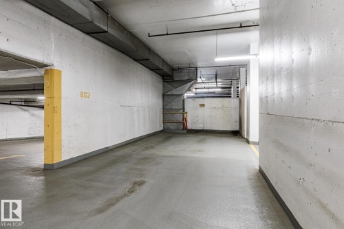 802 11920 100 Avenue, Edmonton, AB - Indoor Photo Showing Garage