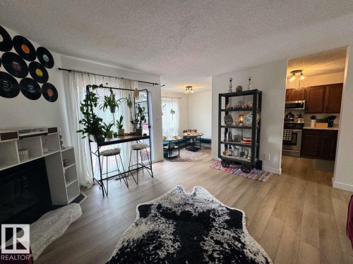 2419 142 Avenue, Edmonton, AB - Indoor Photo Showing Living Room