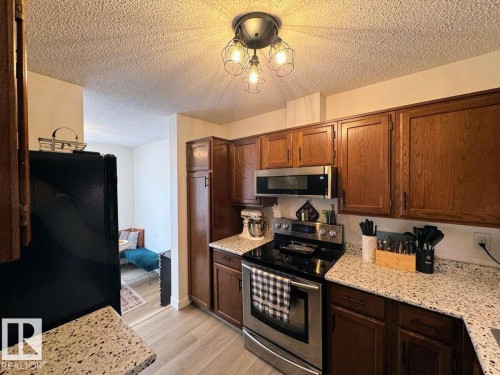 2419 142 Avenue, Edmonton, AB - Indoor Photo Showing Kitchen