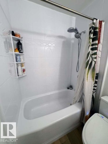 2419 142 Avenue, Edmonton, AB - Indoor Photo Showing Bathroom