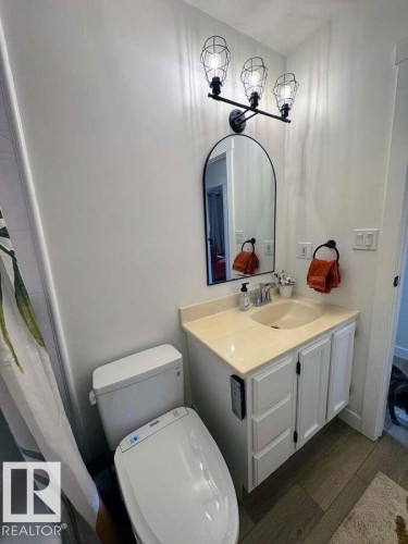 2419 142 Avenue, Edmonton, AB - Indoor Photo Showing Bathroom
