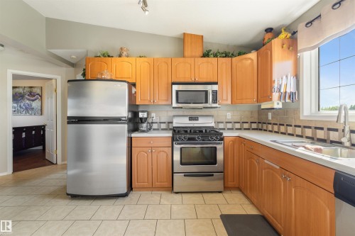 5049 50A Avenue, Rural Brazeau County, AB - Indoor Photo Showing Kitchen