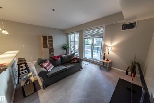 150 4827 104A Street, Edmonton, AB - Indoor Photo Showing Living Room