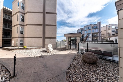 150 4827 104A Street, Edmonton, AB - Outdoor