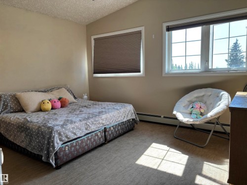 4804 53 Avenue, Elk Point, AB - Indoor Photo Showing Bedroom