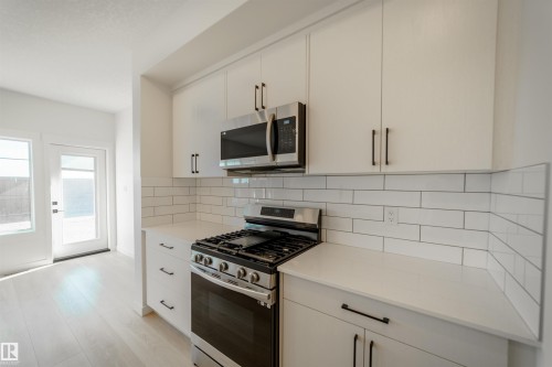 1303 Podersky Wynd, Edmonton, AB - Indoor Photo Showing Kitchen With Upgraded Kitchen