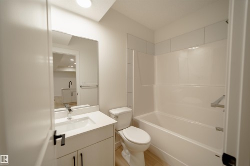 1303 Podersky Wynd, Edmonton, AB - Indoor Photo Showing Bathroom