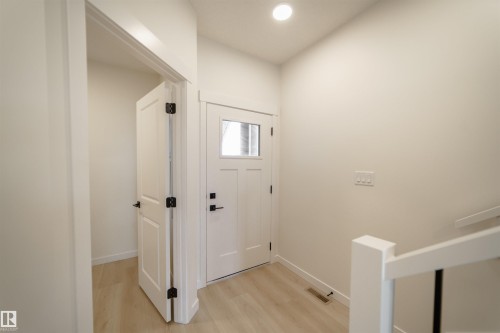 1303 Podersky Wynd, Edmonton, AB - Indoor Photo Showing Other Room