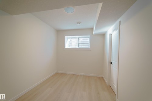 1303 Podersky Wynd, Edmonton, AB - Indoor Photo Showing Other Room
