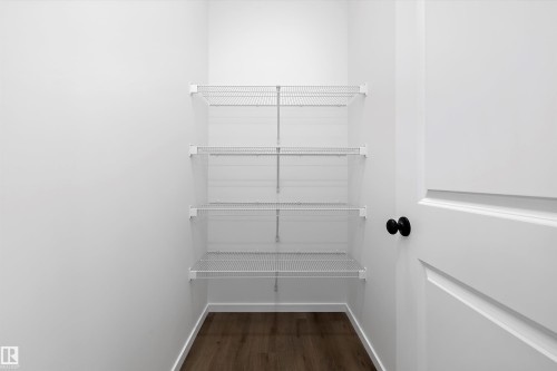 5458 Hawthorn Run, Edmonton, AB - Indoor With Storage