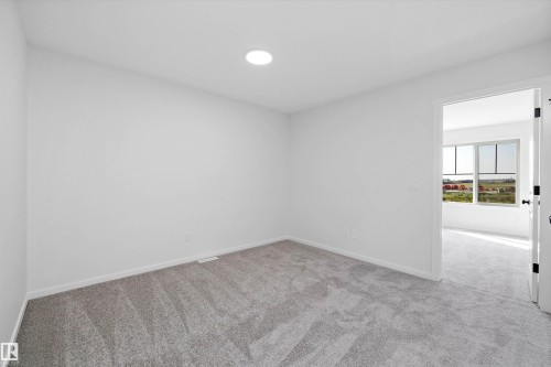 5458 Hawthorn Run, Edmonton, AB - Indoor Photo Showing Other Room