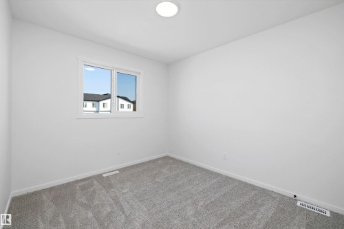 5458 Hawthorn Run, Edmonton, AB - Indoor Photo Showing Other Room