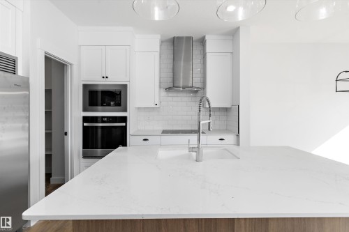4511 Warbler Loop, Edmonton, AB - Indoor Photo Showing Kitchen With Upgraded Kitchen