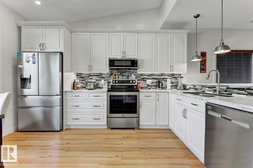 11306 89 Street, Edmonton, AB - Indoor Photo Showing Kitchen With Upgraded Kitchen