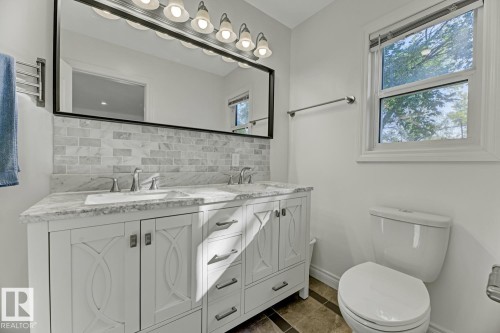 11306 89 Street, Edmonton, AB - Indoor Photo Showing Bathroom