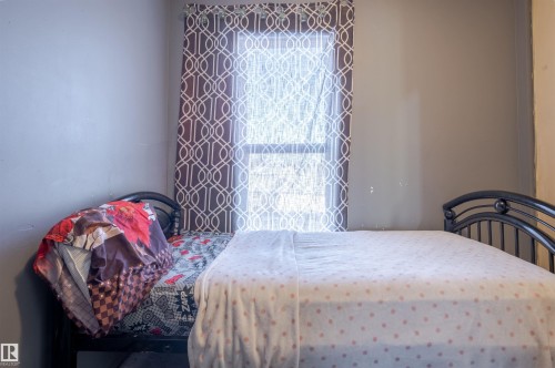 210 Warwick Road, Edmonton, AB - Indoor Photo Showing Bedroom