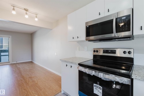 18160 81 Avenue, Edmonton, AB - Indoor Photo Showing Kitchen