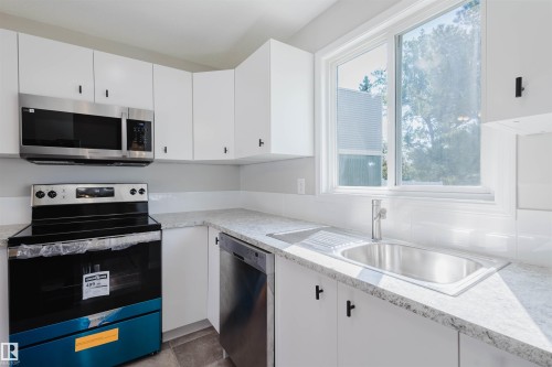 18160 81 Avenue, Edmonton, AB - Indoor Photo Showing Kitchen