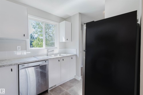18160 81 Avenue, Edmonton, AB - Indoor Photo Showing Kitchen