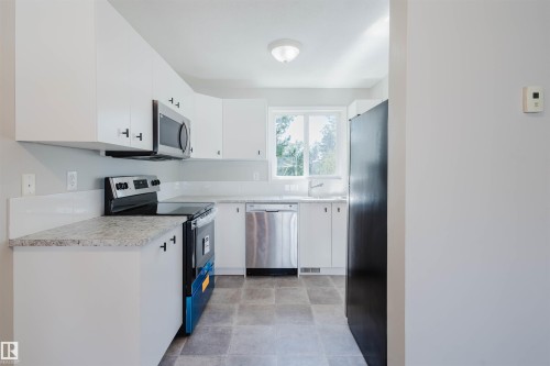 18160 81 Avenue, Edmonton, AB - Indoor Photo Showing Kitchen With Upgraded Kitchen