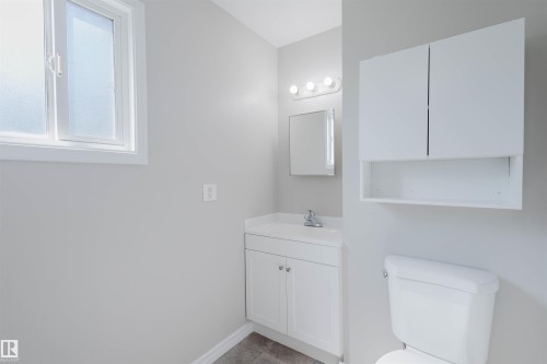 18160 81 Avenue, Edmonton, AB - Indoor Photo Showing Bathroom