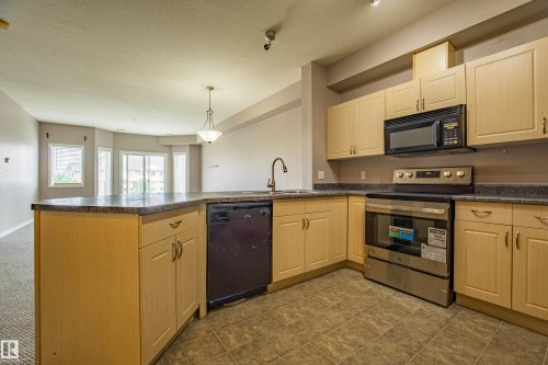326 4304 139 Avenue, Edmonton, AB - Indoor Photo Showing Kitchen